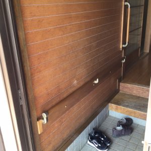 玄関手すり取付工事