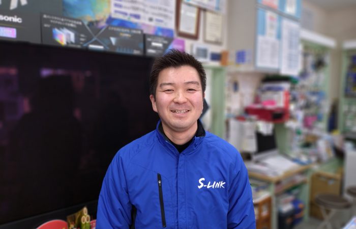 明るく笑顔で
あいさつし、礼儀正しく
応対いたします