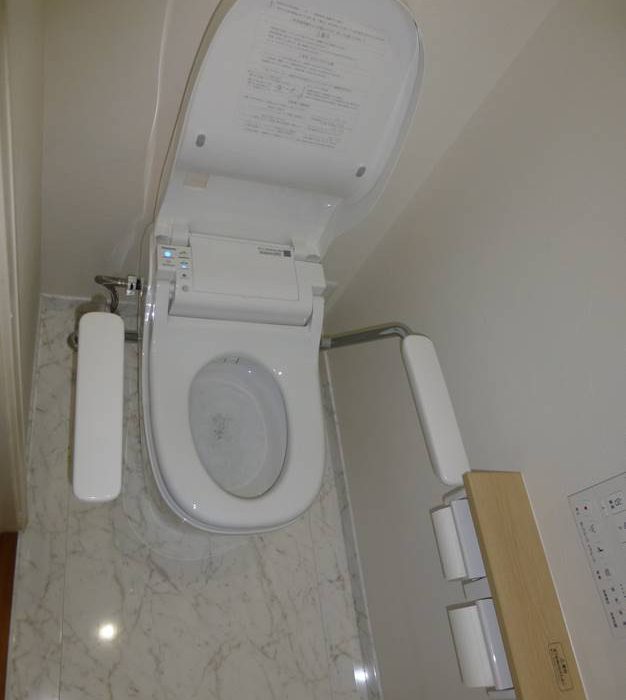 IH様邸１階・２階　トイレアラウーノL150＆壁埋込手洗い
