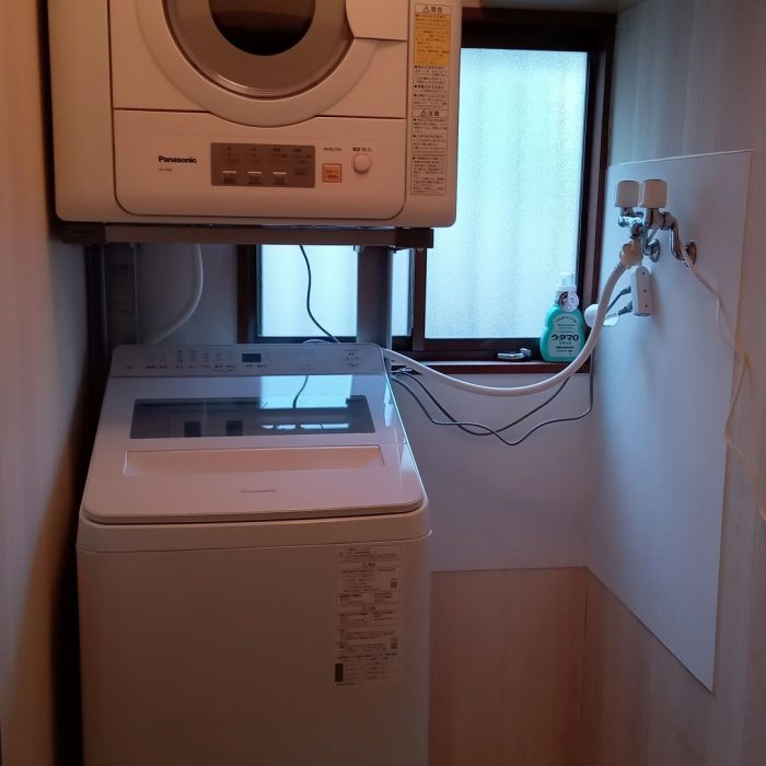 縦型洗濯機の上に乾燥機を設置！