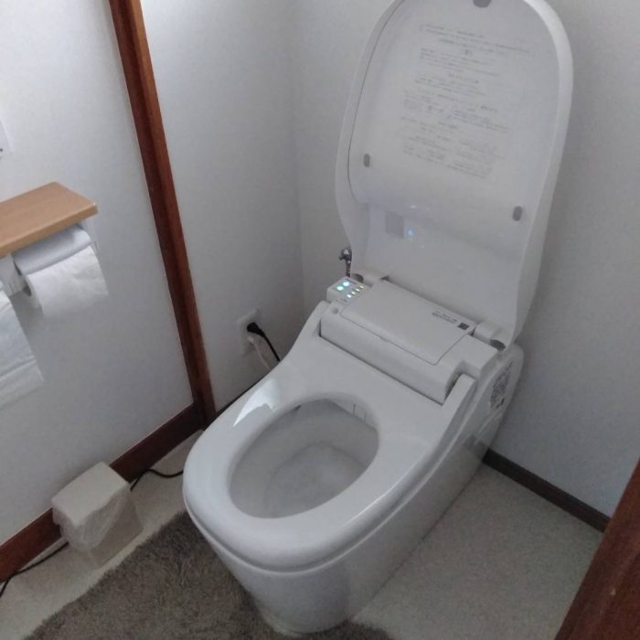 032 トイレ（小便器・大便器）交換と内装全面リフォーム