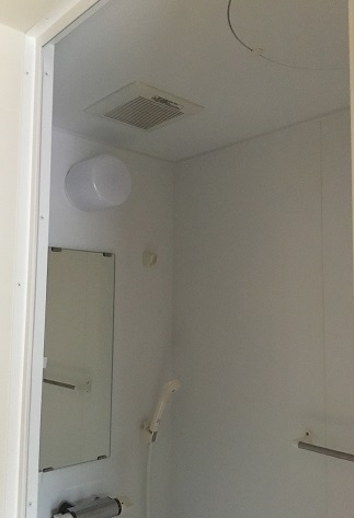 133 納戸スペースにシャワー室と洗濯機置き場にリフォームしました。
